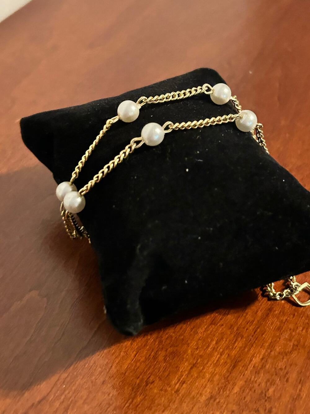 TWO ROWS OF FAUX PEARLS ON 7 inch GOLD TONE CHAINS